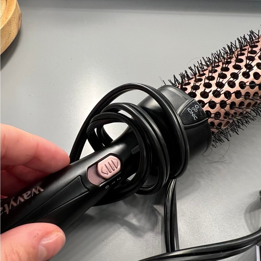 Hair Styling Brush - Black and Pink